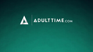 21 SEXTURY - Sata Jones a hatalmas mellű tini spiné