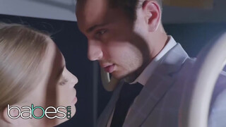 Babes - Alessandra Jane a fullos táncos nőci