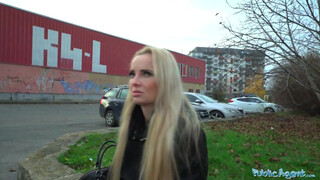Public Agent - Victoria Pure muffjába betolja a hapsi
