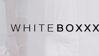 WhiteBoxxx - Renata Fox a méretes seggű orosz spiné