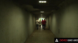 DevilsGangbangs - Spanyol milf gruppen szex kefélése