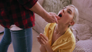 WOWGIRLS - Eva Elfie a méretes cicis orosz kiscsaj