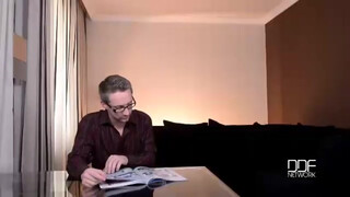 Óriás csöcsű tini barátnő