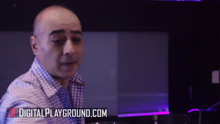 Digitalplaygournd - Aidra Fox a felizgult fiatal kisasszony