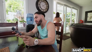 BANGBROS - Crystal Chase a nagy csöcsű latin amerikai lány