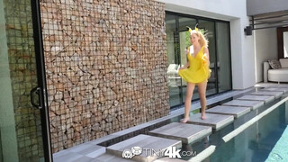 Tiny4k - Raylin Ann a pokémon cosplayes csajszi