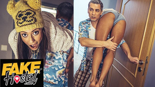 Fake Hostel Porn - Cassie Del Isla a gyönyörű turista hölgyemény
